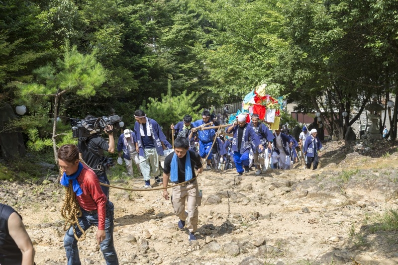 石上げ祭り